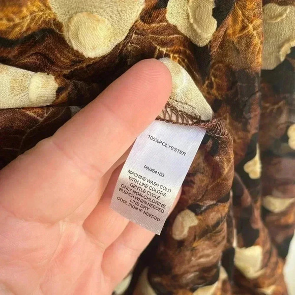 5/$25 BUNDLE SALE!! Marc New York NWT Brown & Cream Satin Floral Leaf Blouse - Picture 7 of 7